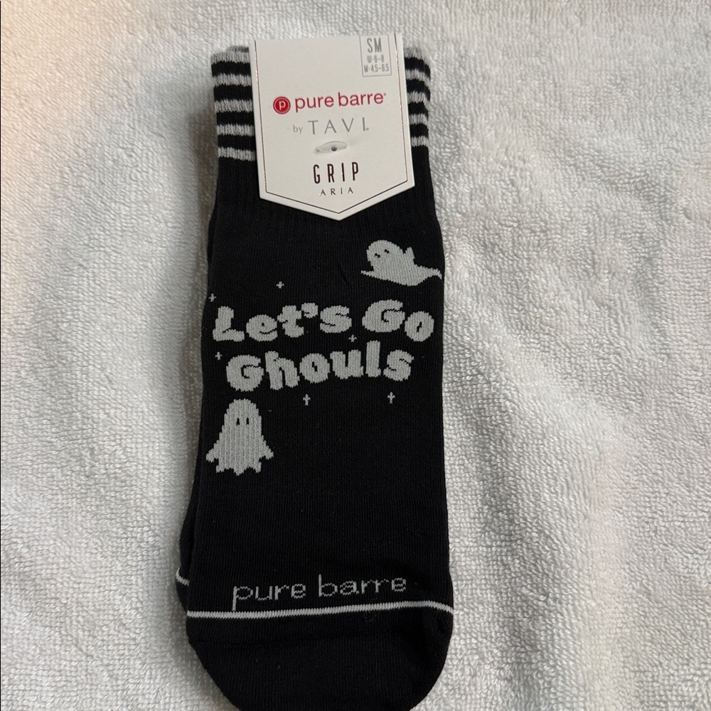 Pure Barre Black and White 'Let's Go Ghouls' Socks super grippy 👻👻👻👻👻👻👻👻👻👻